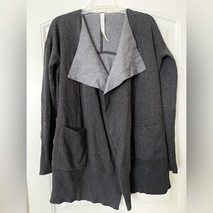 Lululemon Still Lotus Wrap *Reversible-size XS-Heathered Black/Titanium